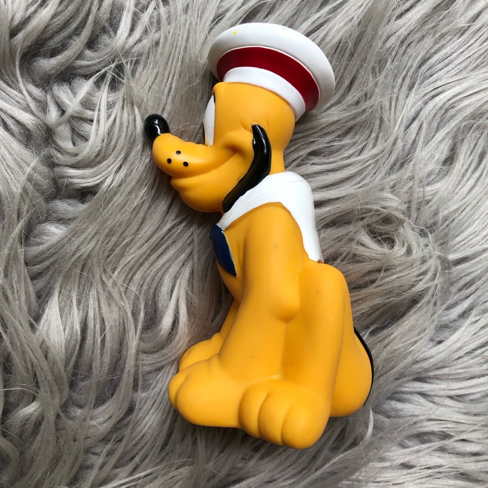 Disney Cruise Line Set of 5 PVC Figures: Micky, Minnie, Goofy, Donald, and Pluto - Picture 10 of 15